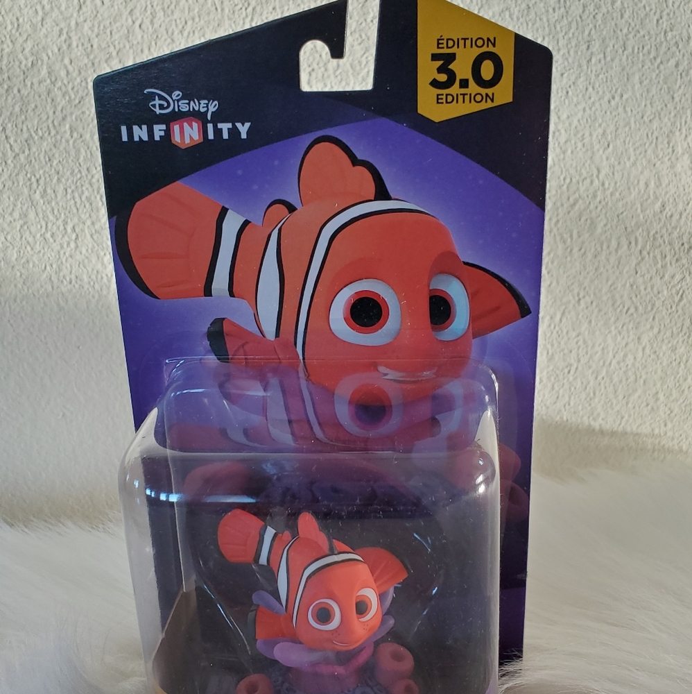 2Pcs- Disney Finding Nemo Dory Plush and Disney Infinity Play Character Nemo - Picture 3 of 9